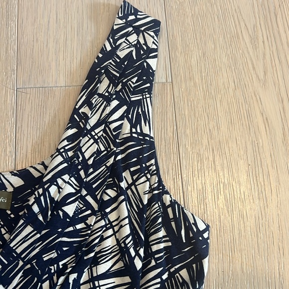 Fei by Anthropologie navy abstract print surplice dress. Size Medium. - Picture 3 of 7